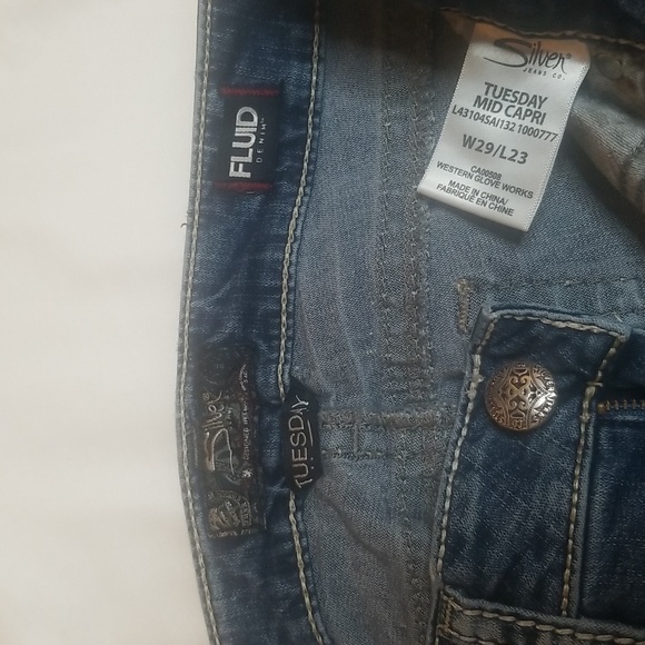 Silver Tuesday Fluid Denim Blue Jeans Mid Capri - Picture 6 of 8